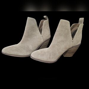 Pre owned universal thread‎ tan ankle boots size 6.5